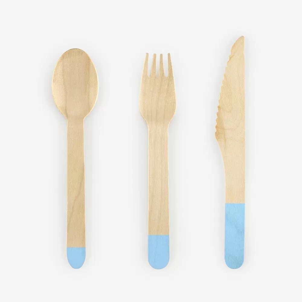 Online Wooden Cutlery: 18 Light Blue Place Settings Covered